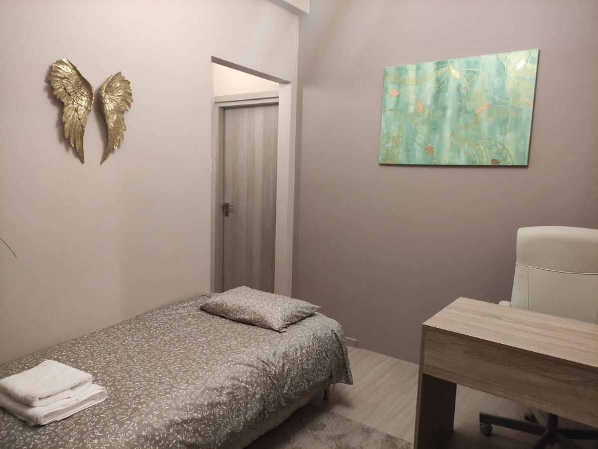Love Truth Life Apartment Piraeus Exterior photo